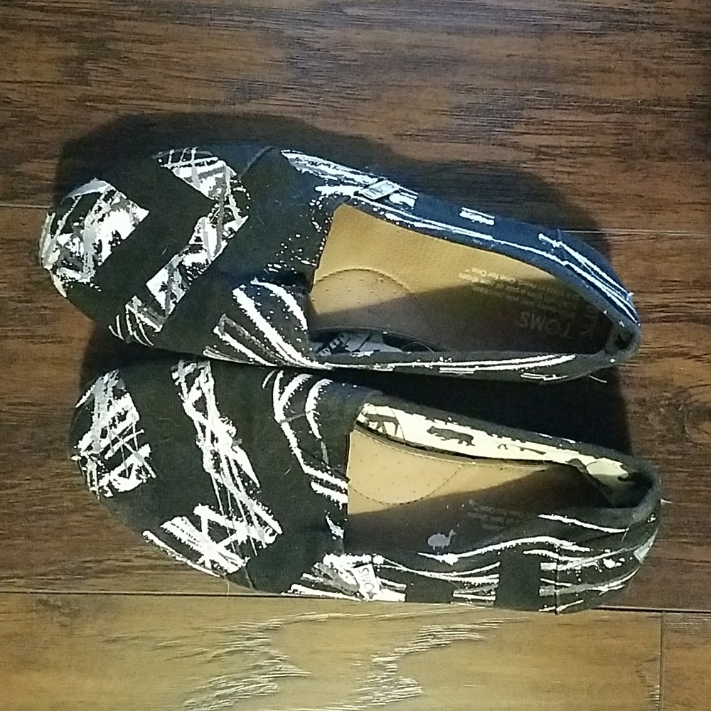 Painted Tom's size 10
